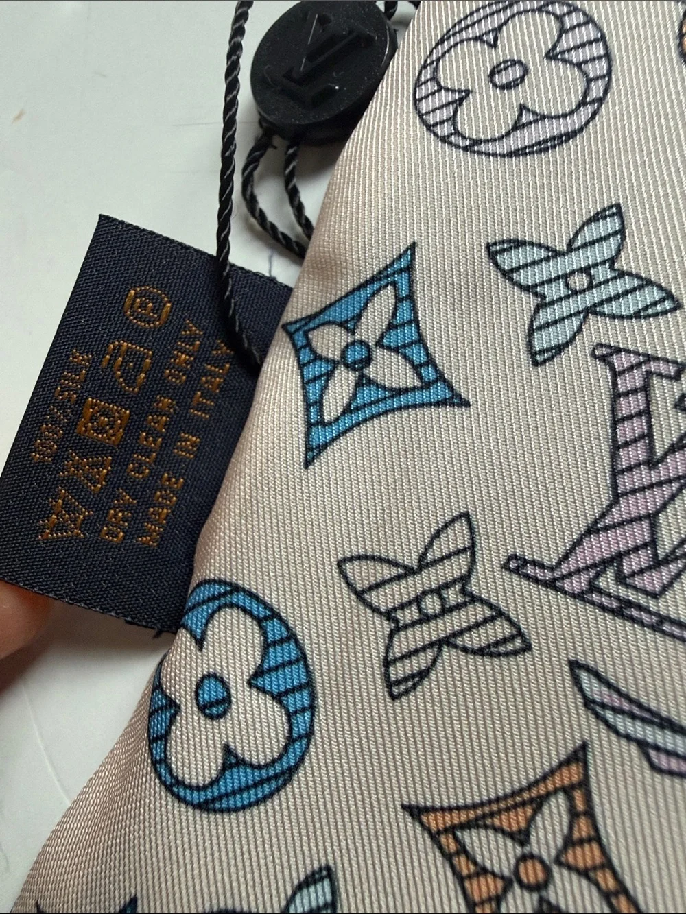 unbranded silk accessory